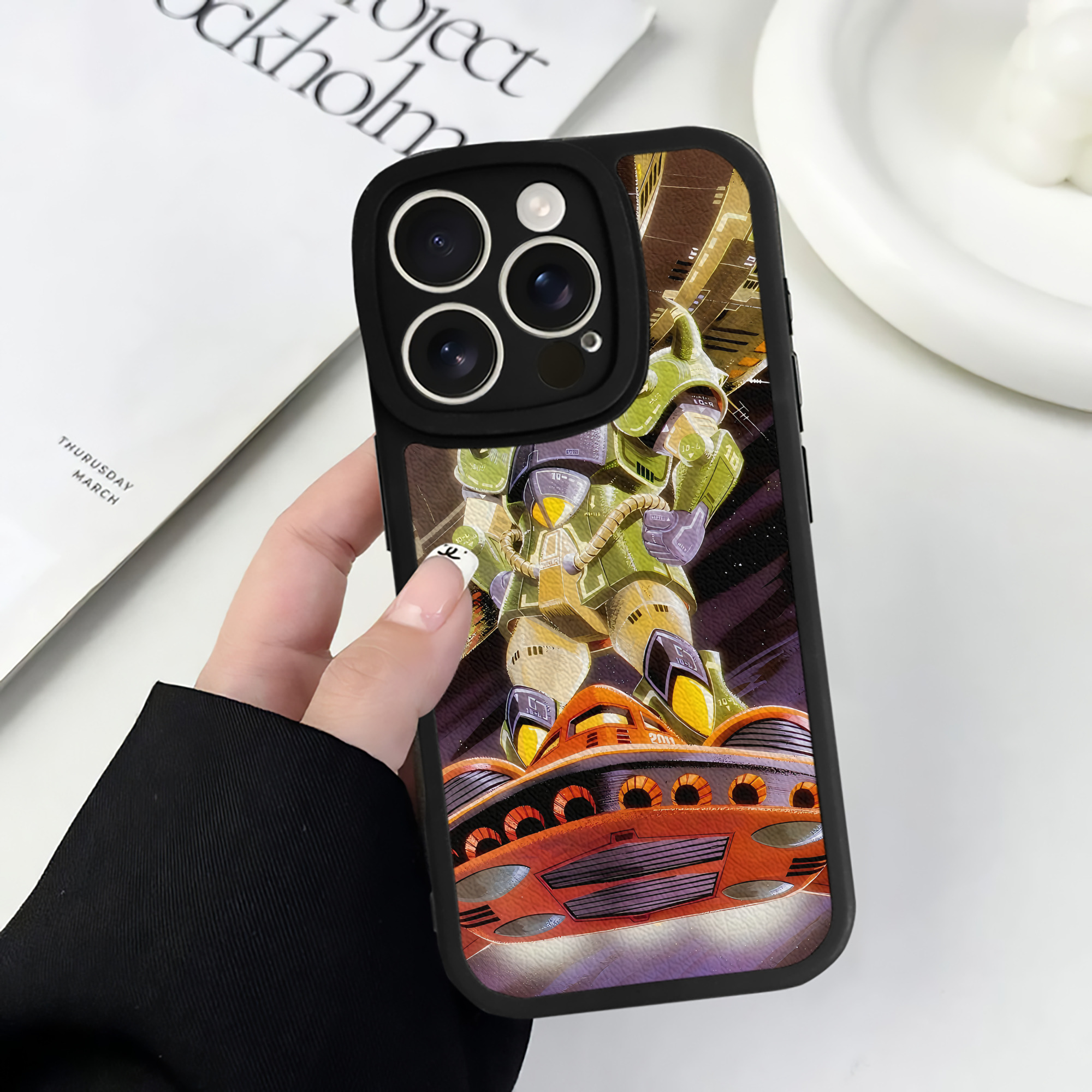 （画像用） 機動戦士ガンダム Mobile Suit Gundam 【iPhone 16シリーズ対応】シリコンスマホケース（レザー調） 材質：シリコン